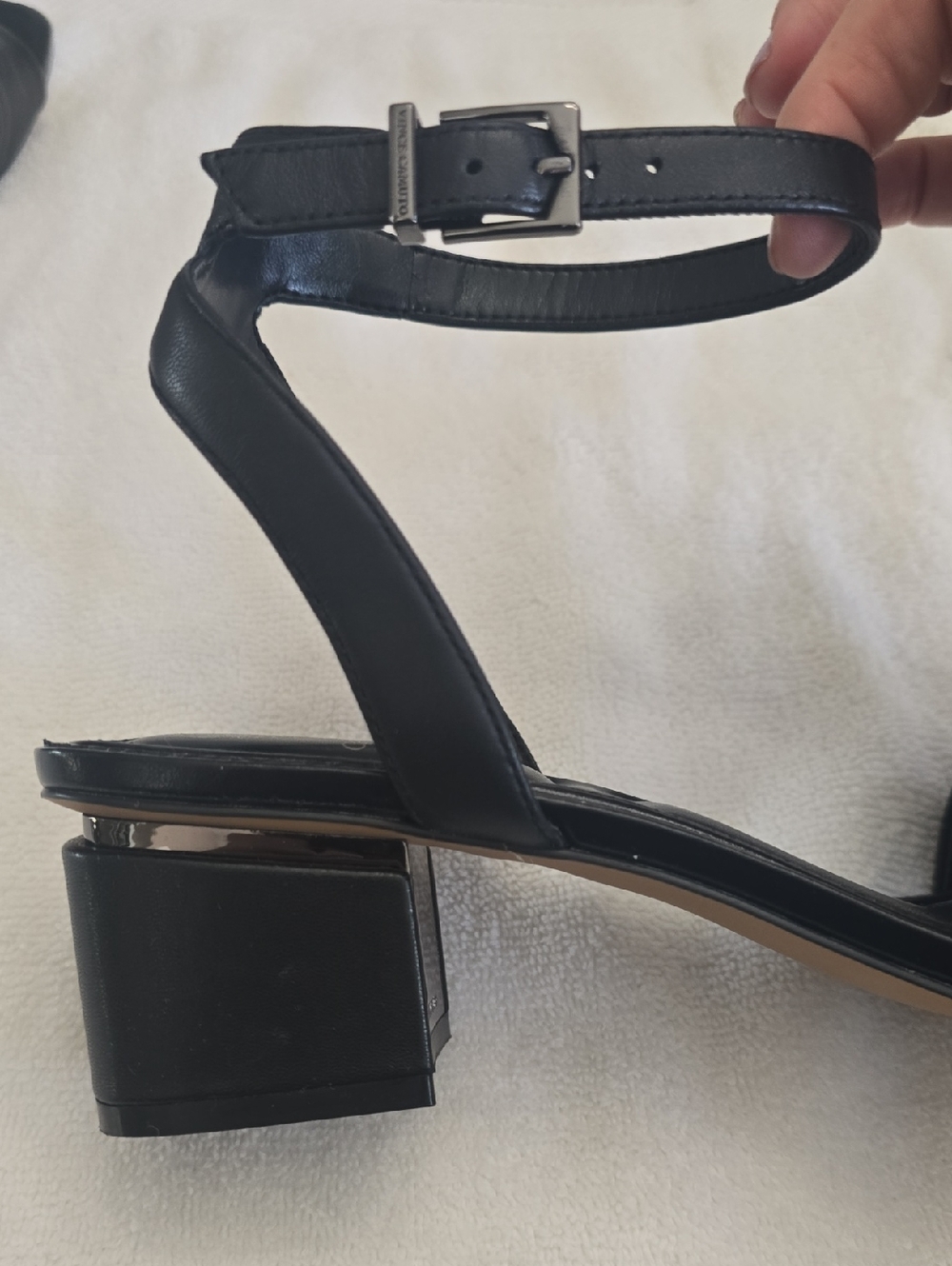 NWOT Vince Camuto Acaylee Sandals - Picture 5 of 9